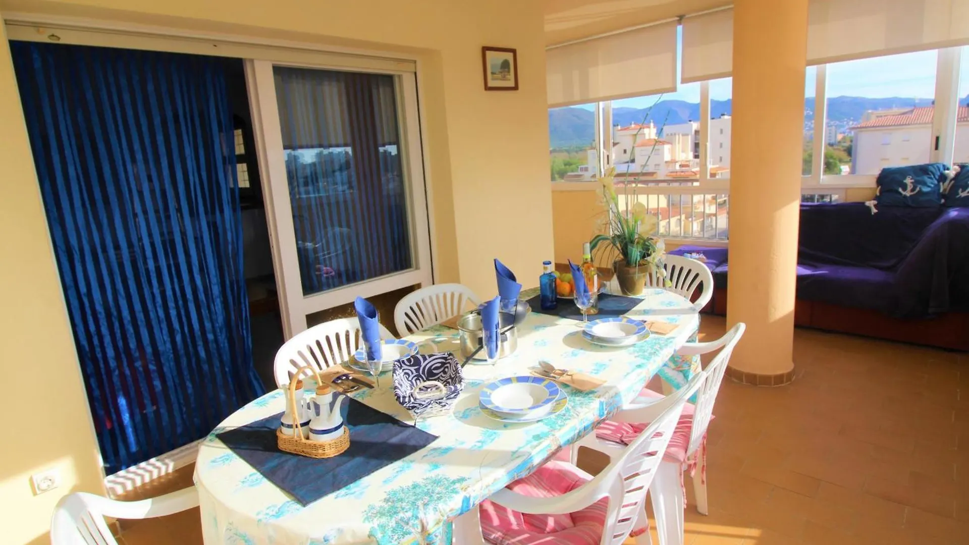 Apartment Apartamento Soleado Con Terraza, A/A Y Garaje En Roses, Cerca De Playa Y Parque Natural - Es-258-63