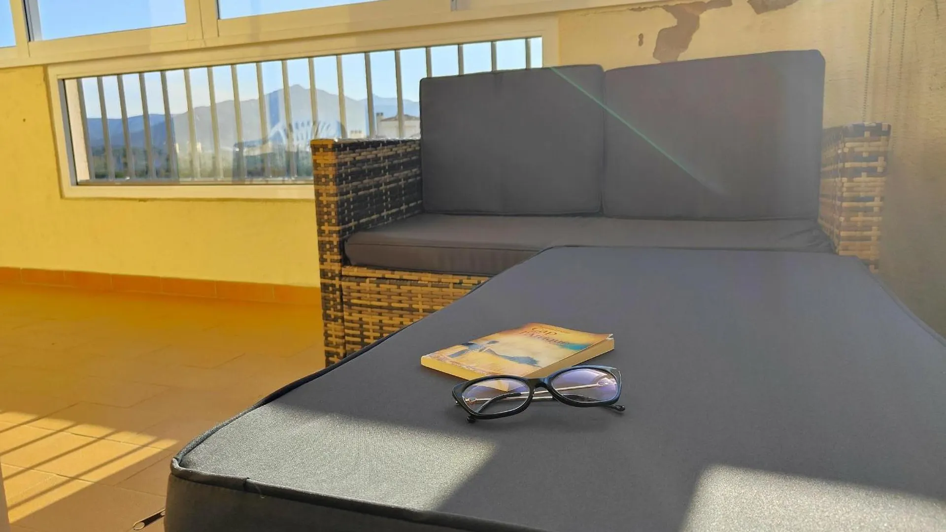 Apartamento Soleado Con Terraza, A/A Y Garaje En Roses, Cerca De Playa Y Parque Natural - Es-258-63 Spain