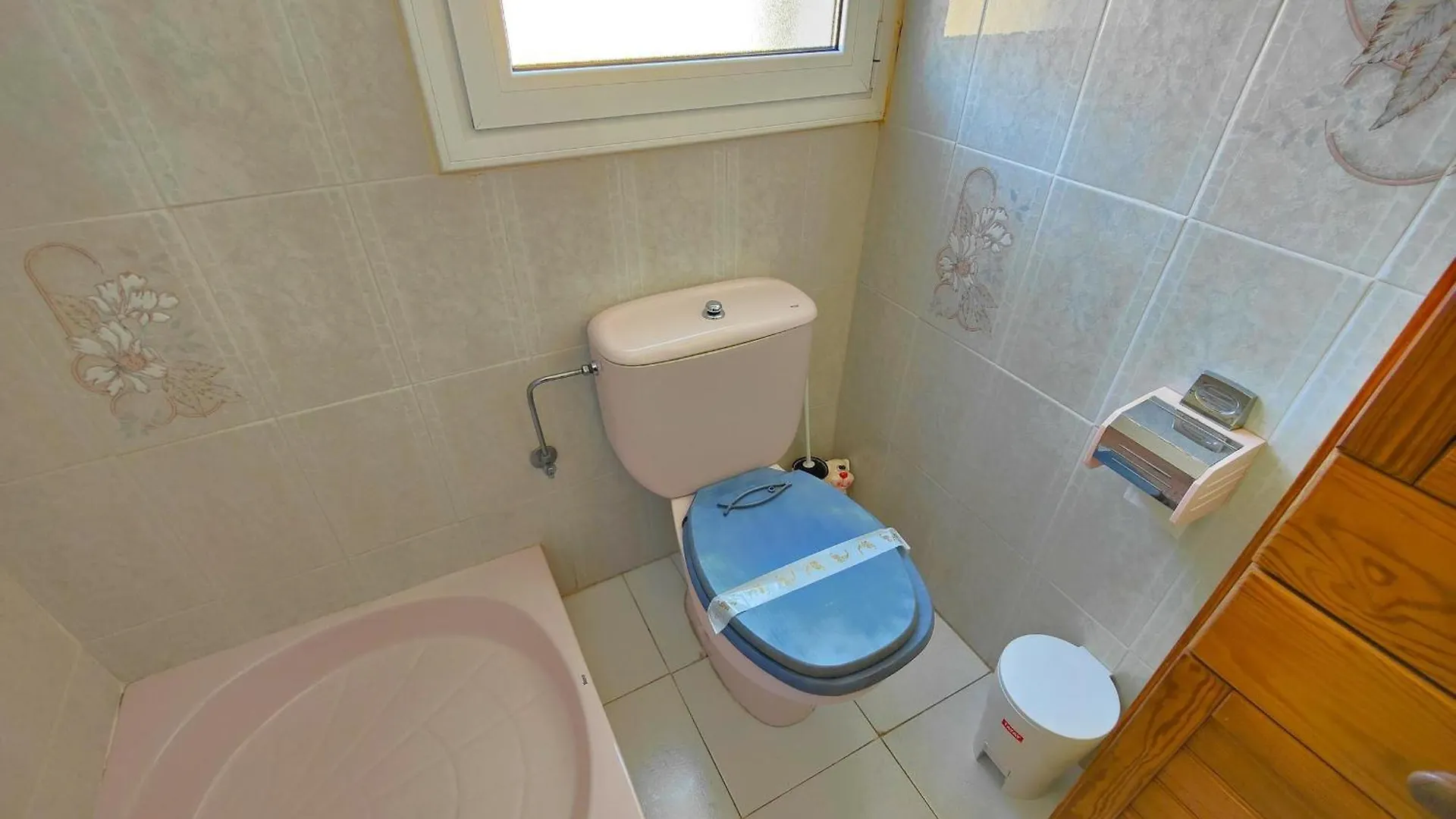 Apartamento Soleado Con Terraza, A/A Y Garaje En Roses, Cerca De Playa Y Parque Natural - Es-258-63 Roses