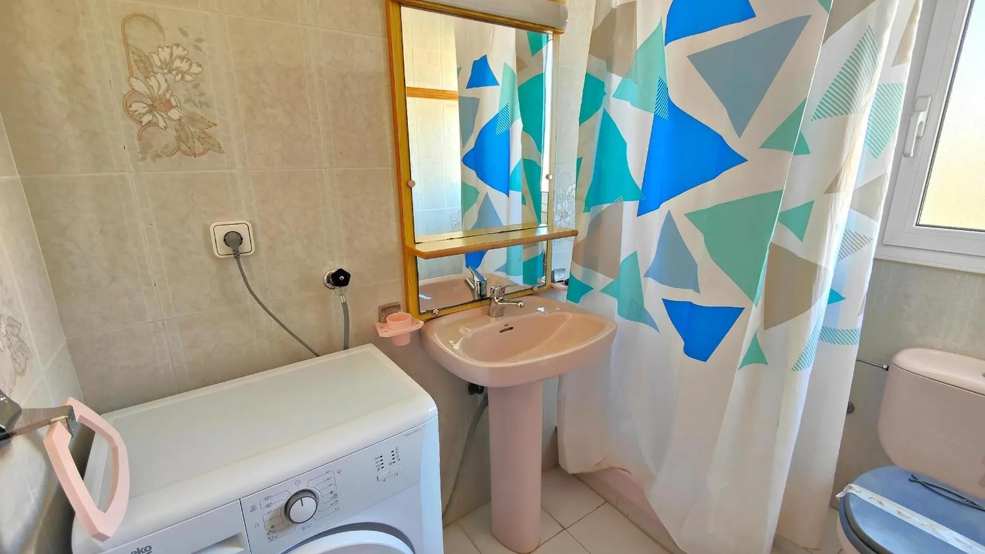 Apartamento Soleado Con Terraza, A/A Y Garaje En Roses, Cerca De Playa Y Parque Natural - Es-258-63 Apartment Roses