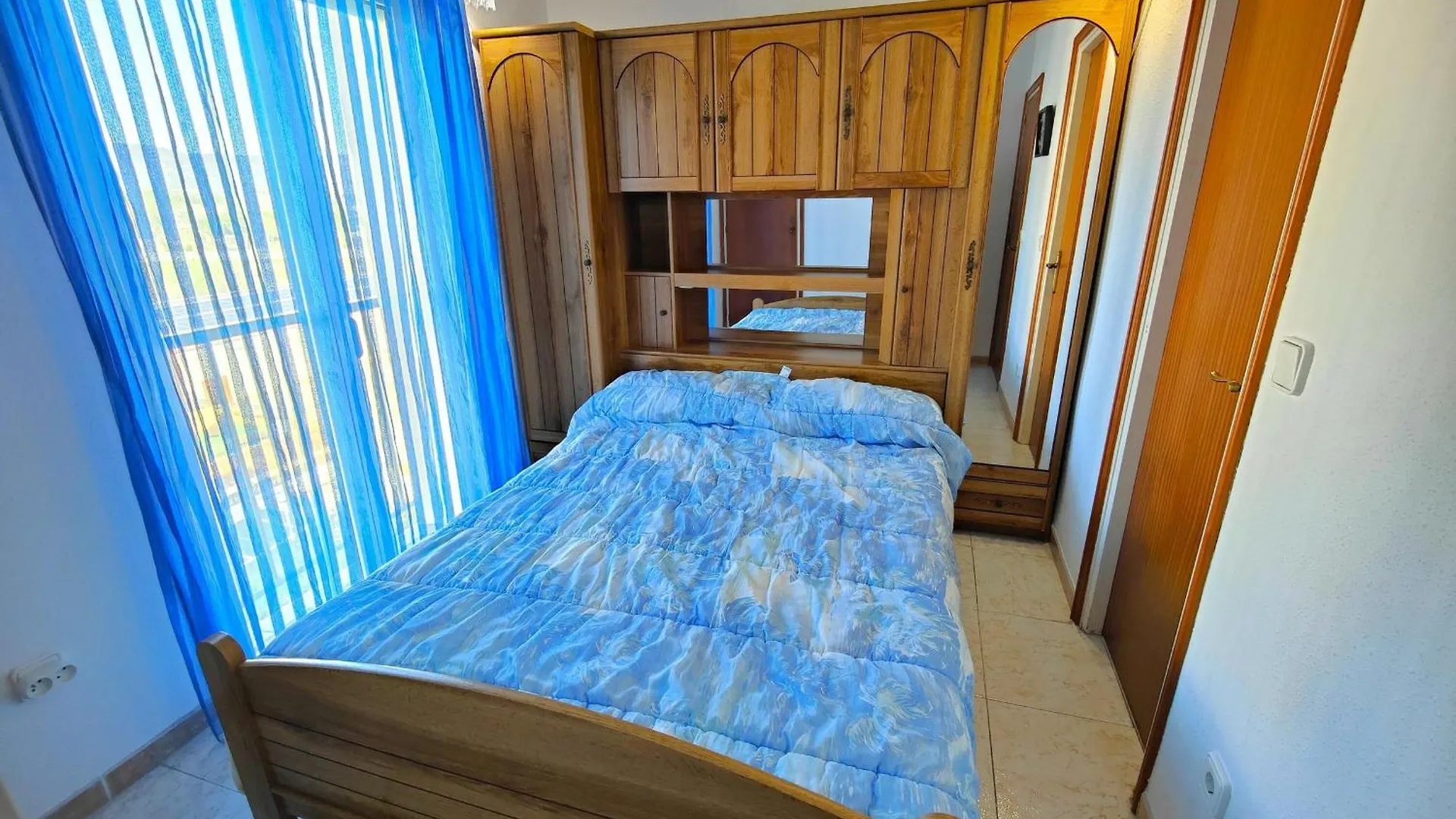 Apartamento Soleado Con Terraza, A/A Y Garaje En Roses, Cerca De Playa Y Parque Natural - Es-258-63 Apartment Roses
