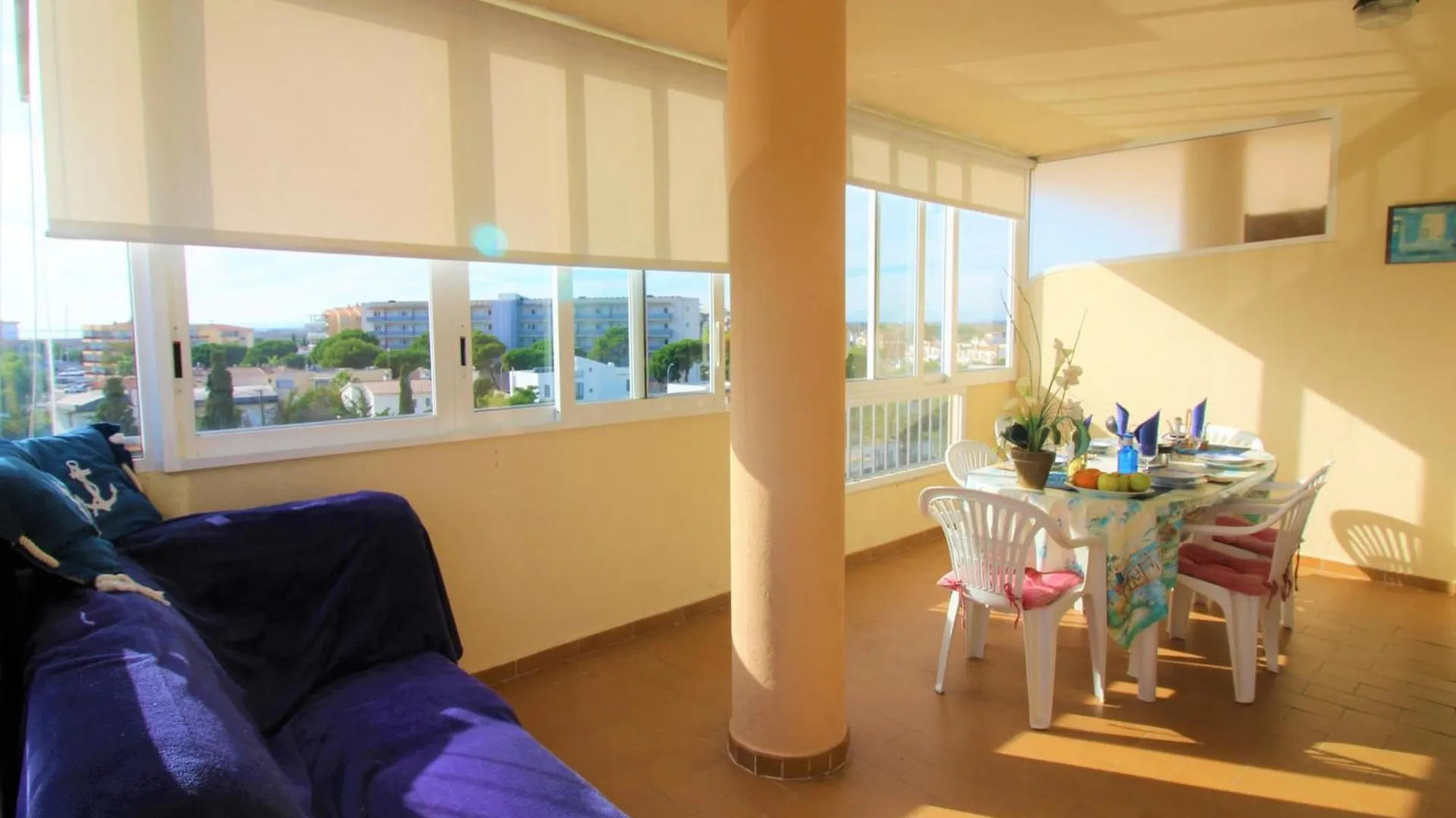 Apartamento Soleado Con Terraza, A/A Y Garaje En Roses, Cerca De Playa Y Parque Natural - Es-258-63 Apartment Roses